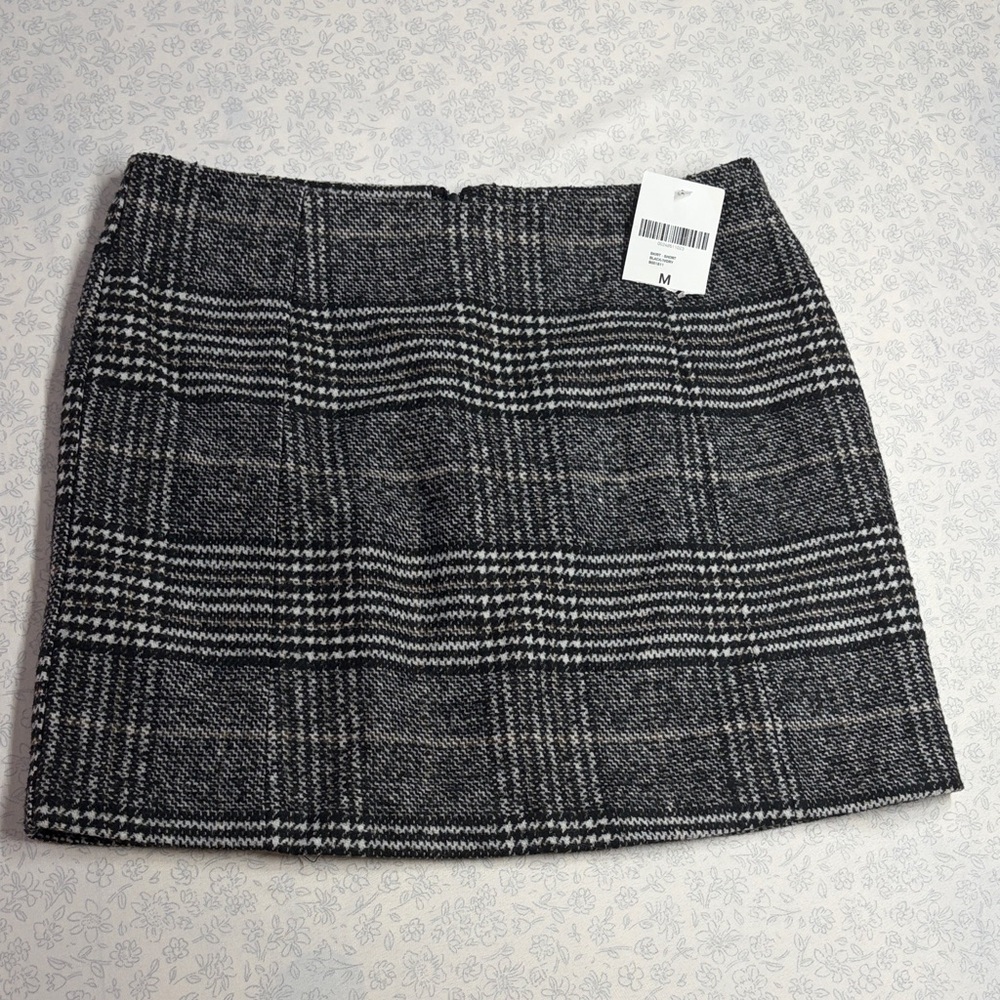 Forever 21 Contemporary Black & Ivory Plaid Skort – Size M (NWT)